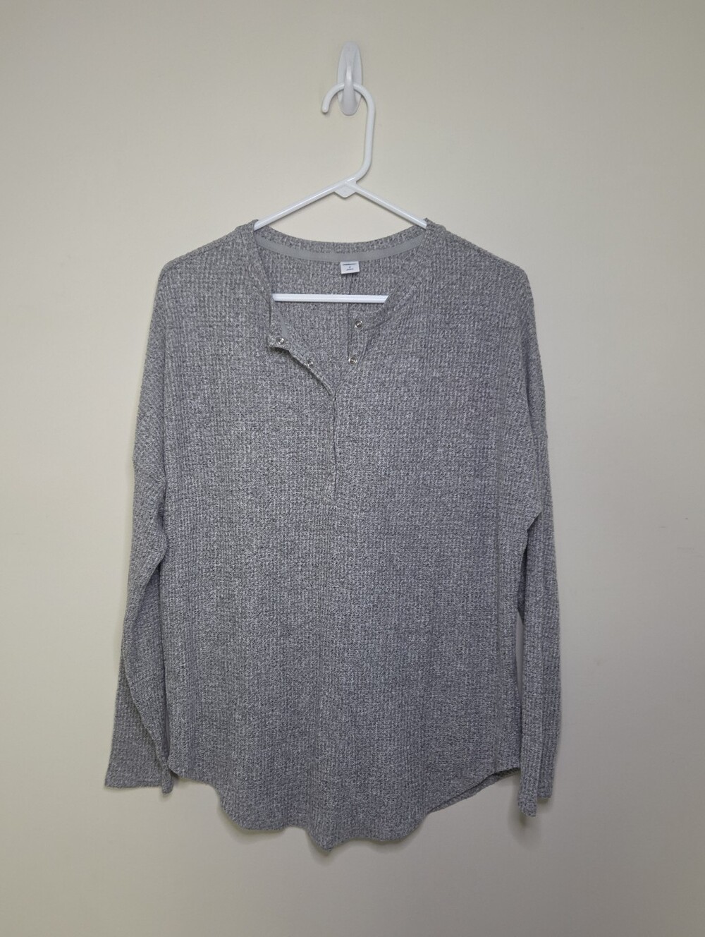 Women's Old Navy Waffle Knit Gray Henley Shirt Sz Medium